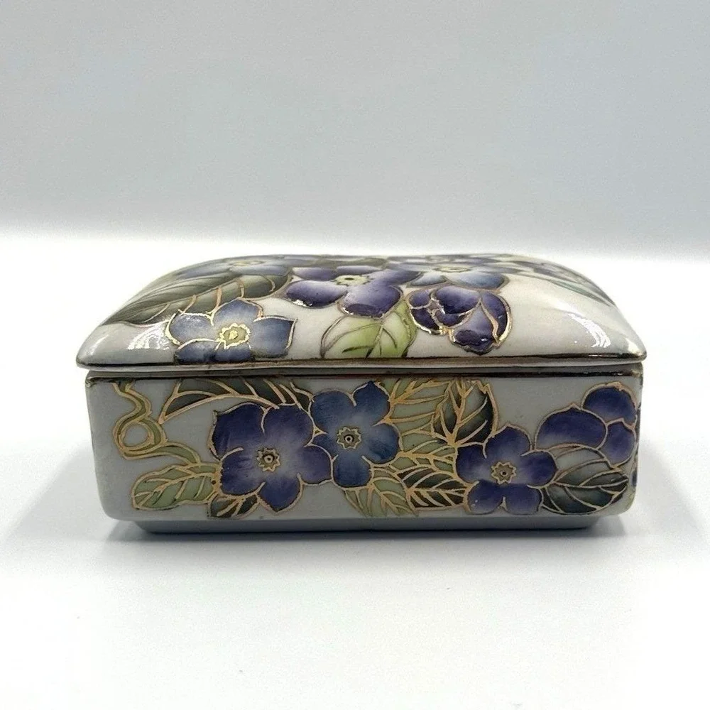 Vintage Floral Porcelain Trinket Box Blue Flowers‎ Gold Trim Dresser Box